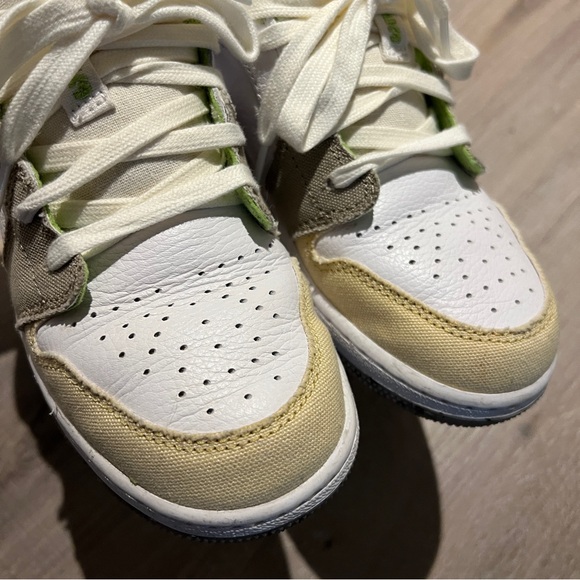 Nike Air Jordan 1 Low SE - Picture 6 of 9